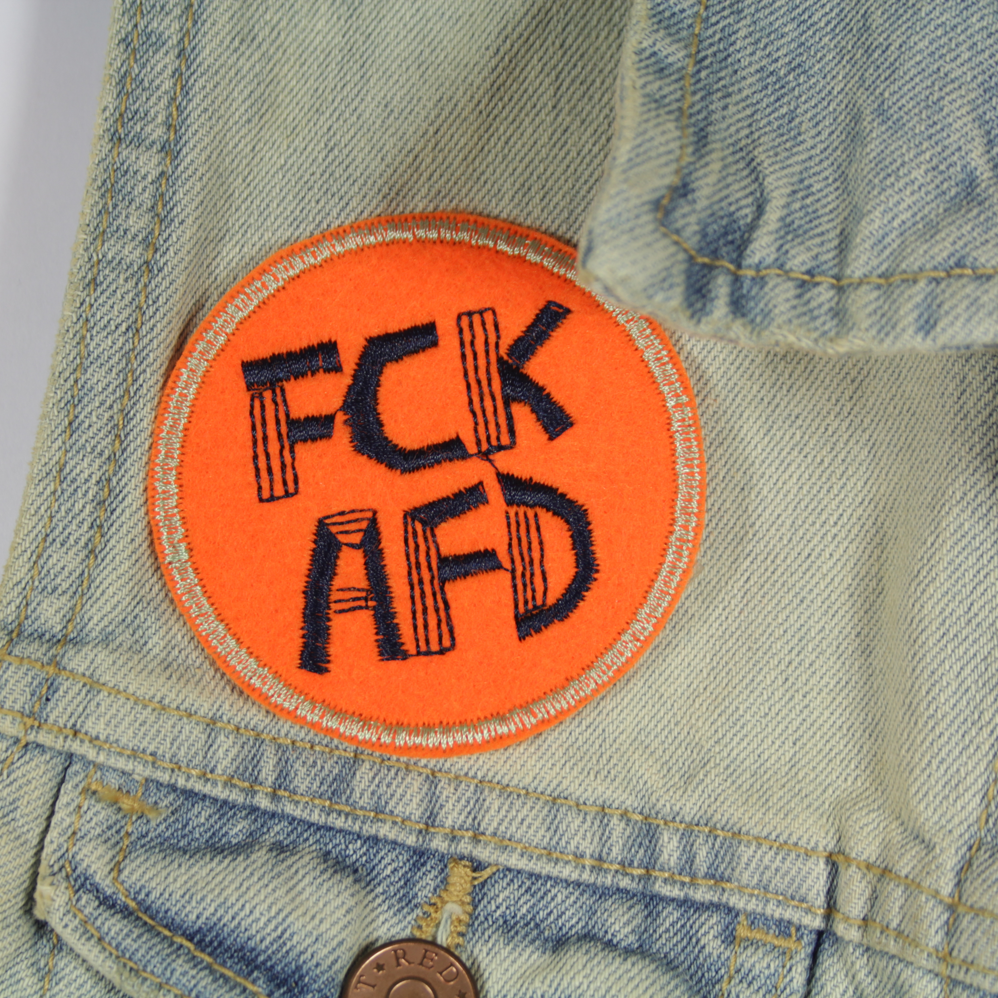 Jeansjacke mit FCK AFD Aufnäher individualisiert