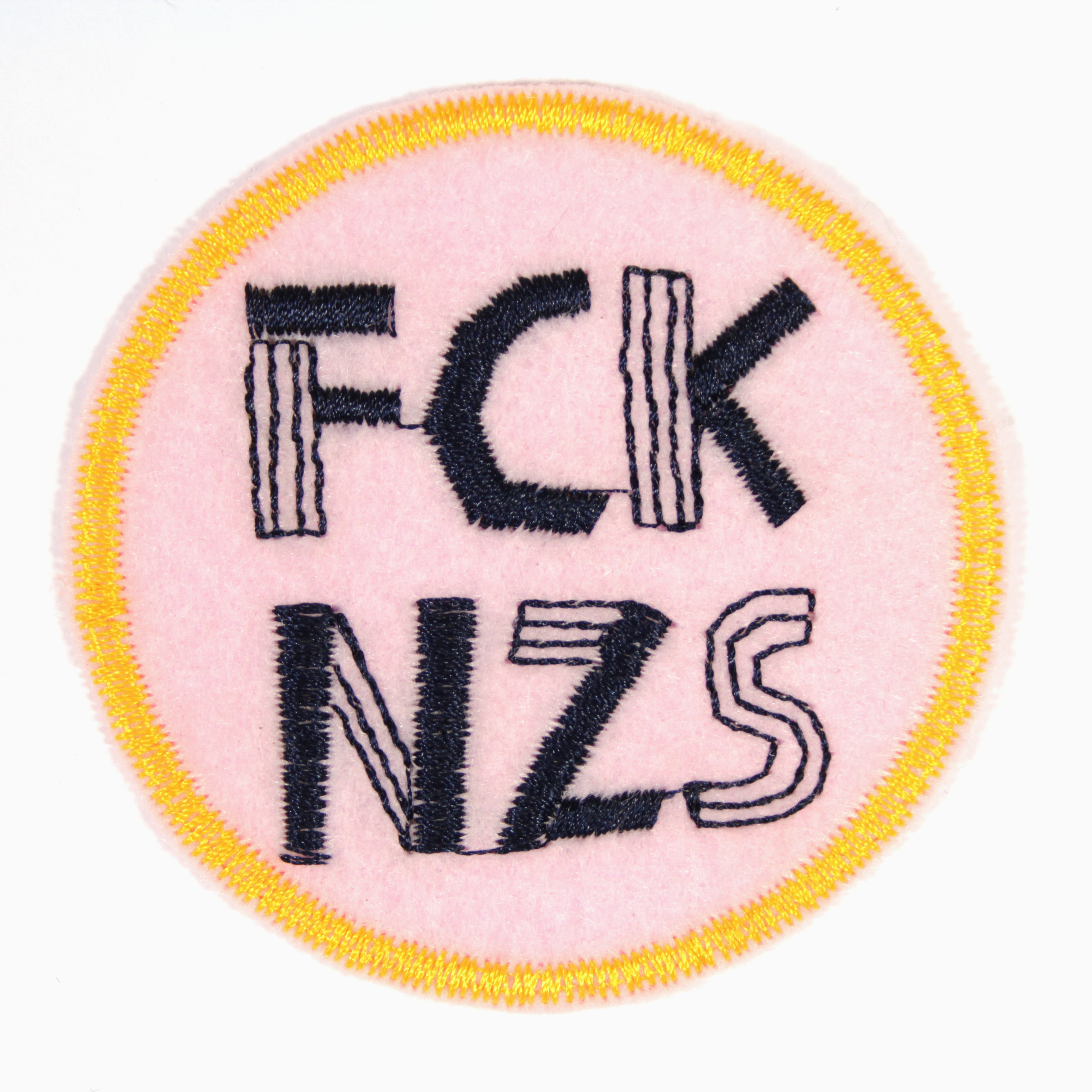 Aufnäher rund FCK NZS auf pink mit neon orange rand