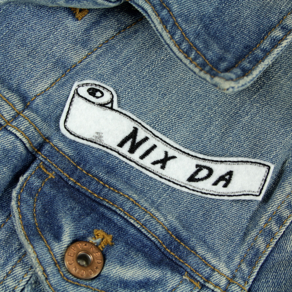 Aufbügler Toilettenpapier auf Jeansjacke mit Schrift "NIX DA" Flicken für Erwachsene