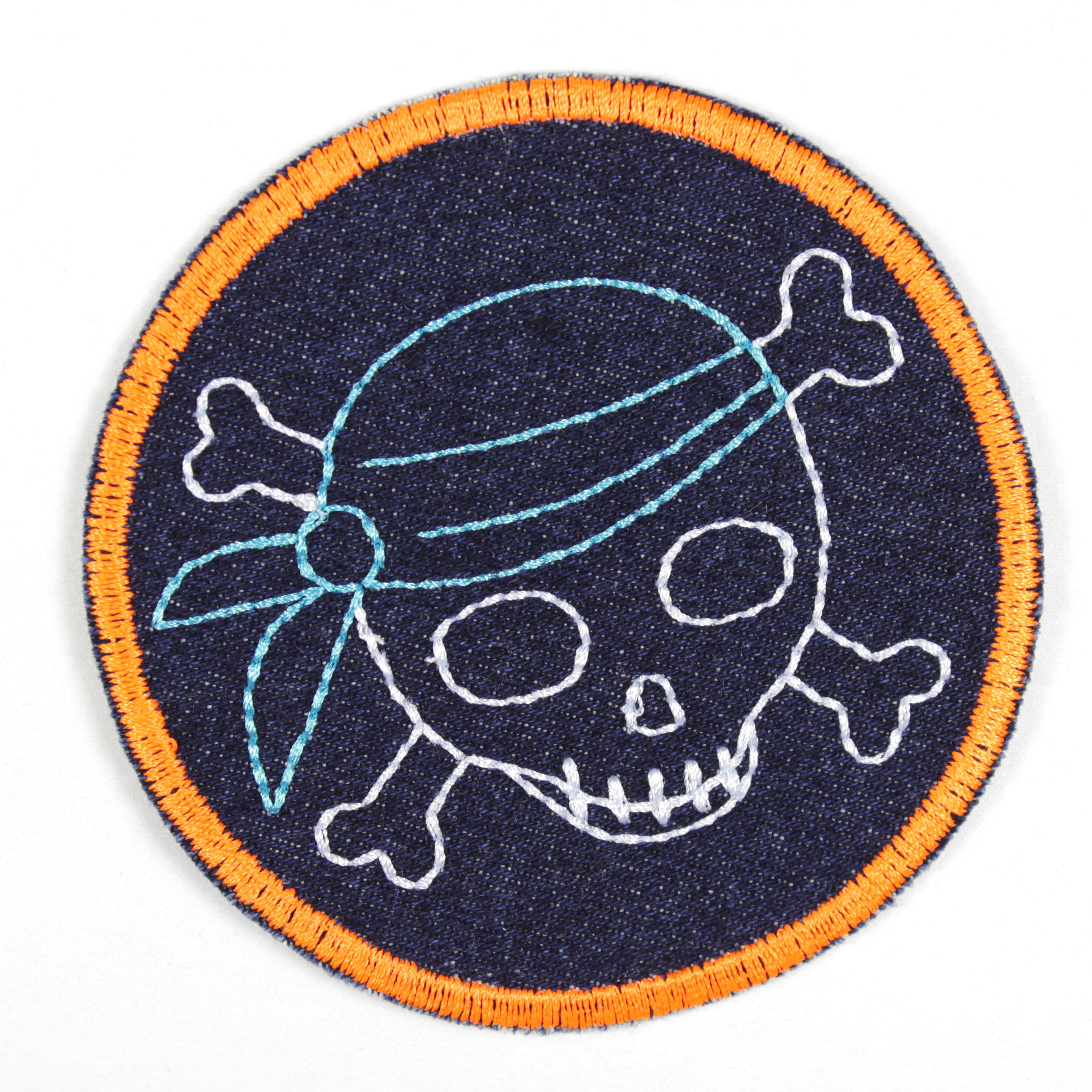 Bügelbild Pirat mit blauem Tuch und neonorangenen Rand als Applikation zum aufbügeln oder Aufnäher und Accessoires