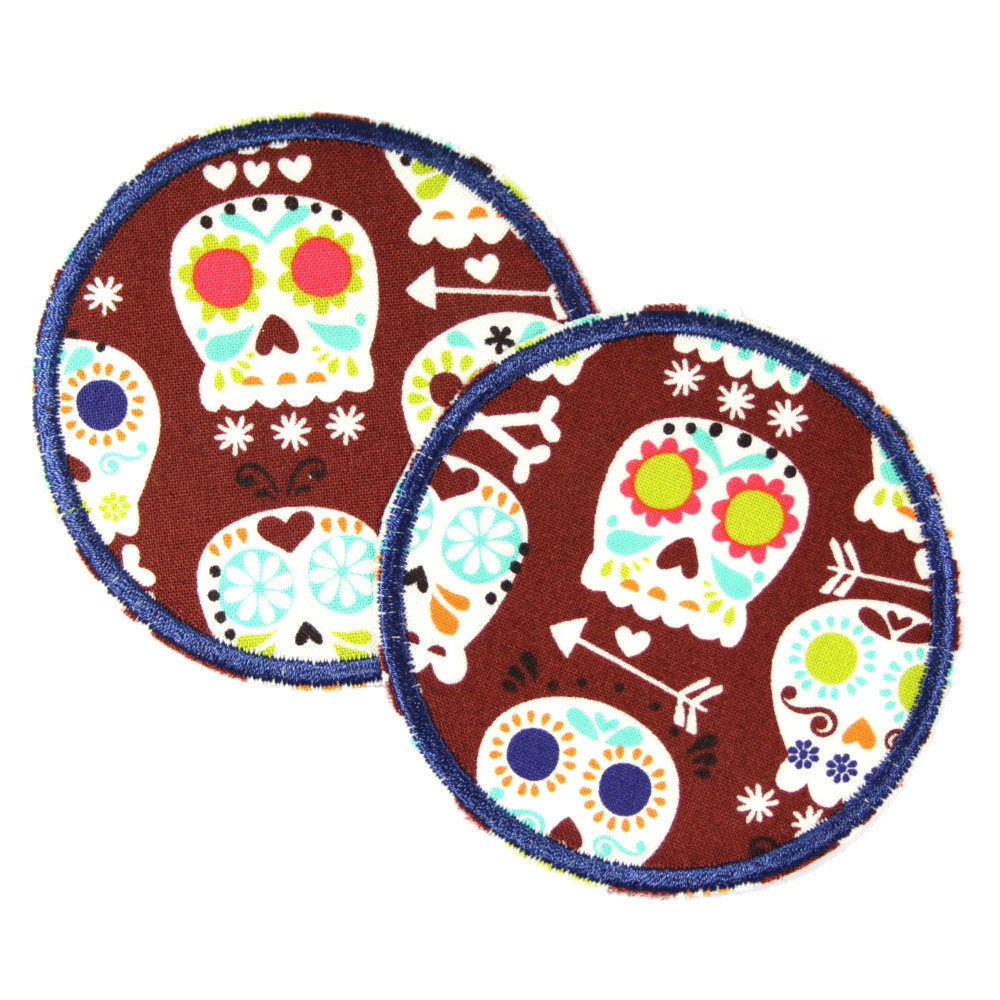 2 runde Bügelflicken  in dunkelrot mit bunten mexikanischen Totenkopf Motiv