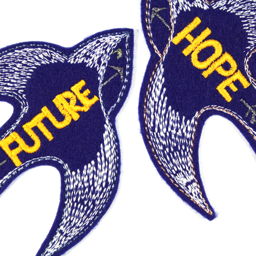 Patches Schwalben "HOPE" und "FUTURE" Bügelbilder für Erwachsene glitzer & neon gelb auf blau