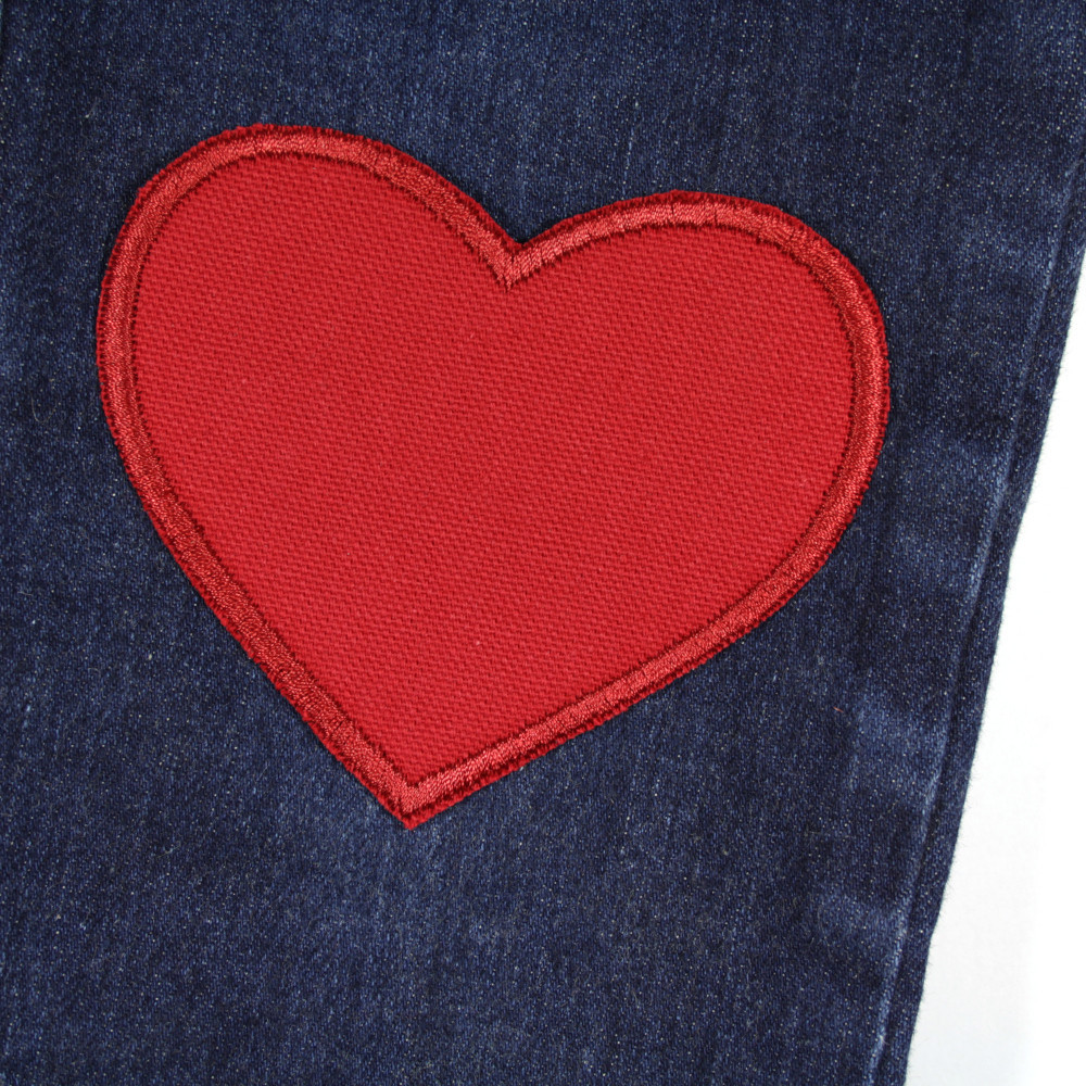 Hosenflicken Herz rot aus Bio Canvas zum Abdecken von Löchern und Rissen, ideal als Knieflicken