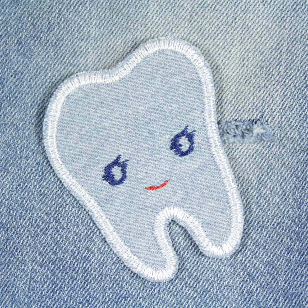 Iron-on patch tooth with open eyes light blue