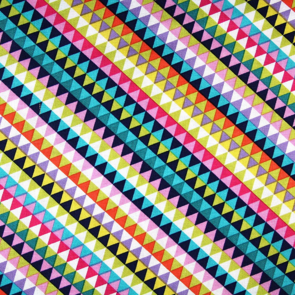 Baumwollstoffe grafische Dreiecke Stoffe Michael Miller Jewe D patchworkstoff bunt zum quilten, nähen für Taschen oder Kissen