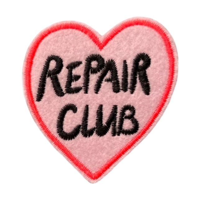 Bügelflicken "Repair Club" pinkes Herz mit schwarzer Schrift