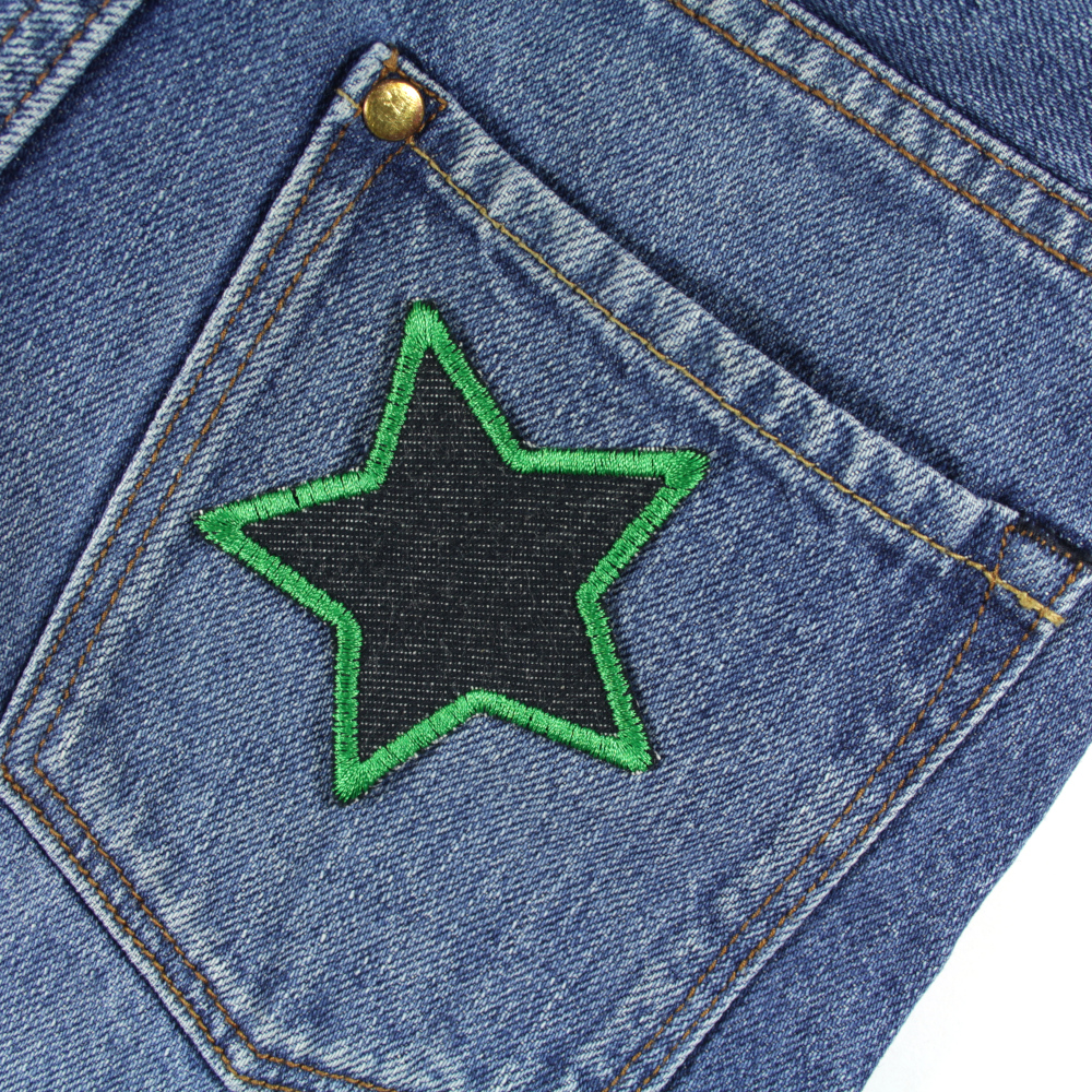 Flicken grün eingefasste Sterne auf Bio Jeans in blau 2 Hosenflicken zum Aufbügeln kleine Stern Bügelflicken im Set 7cm