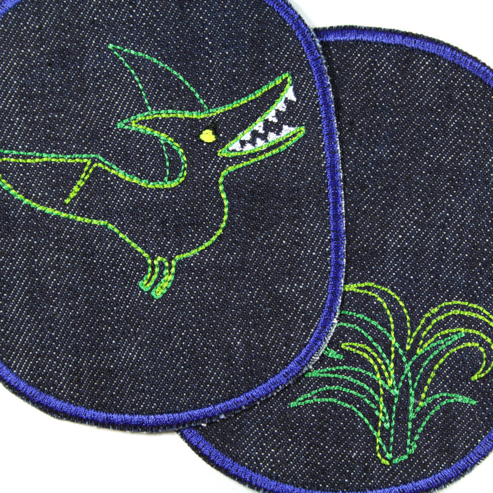 Dinosaurier und Palme Flicken zum aufbügeln grün auf blau teilw. Metallic Garn für Kinder als große Bügelflicken