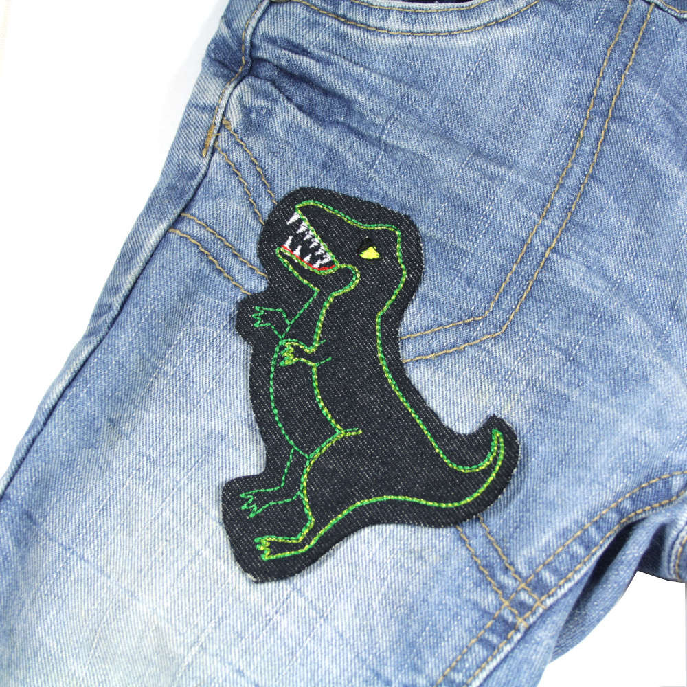 Dino Bügelbild Jeans auf Hose hellblau Aufbügler für Kinder
